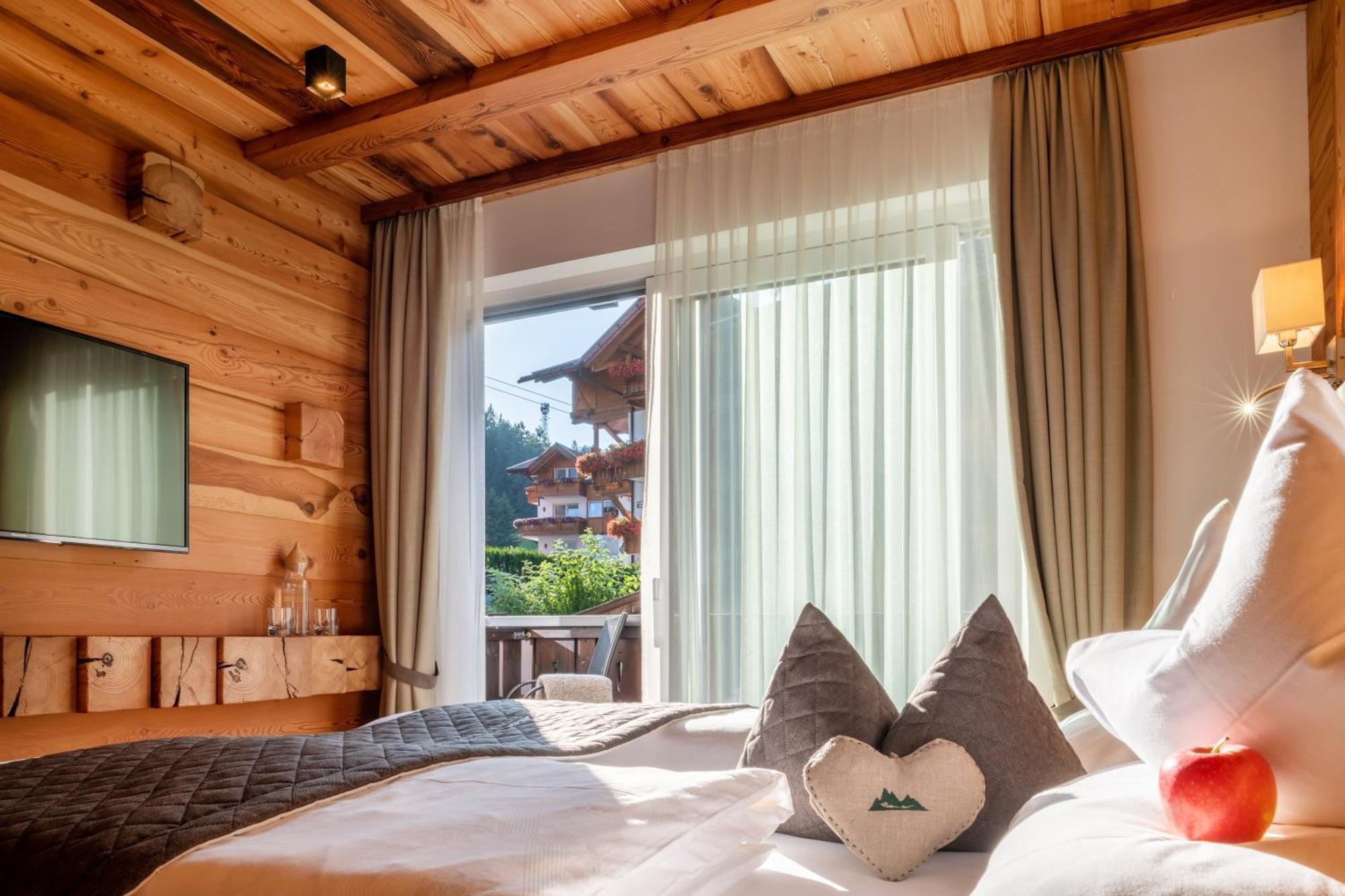 Chalet Elisabeth Dolomites Alpin & Charme Σέλβα ντι Βαλ Γκαρντένα Εξωτερικό φωτογραφία