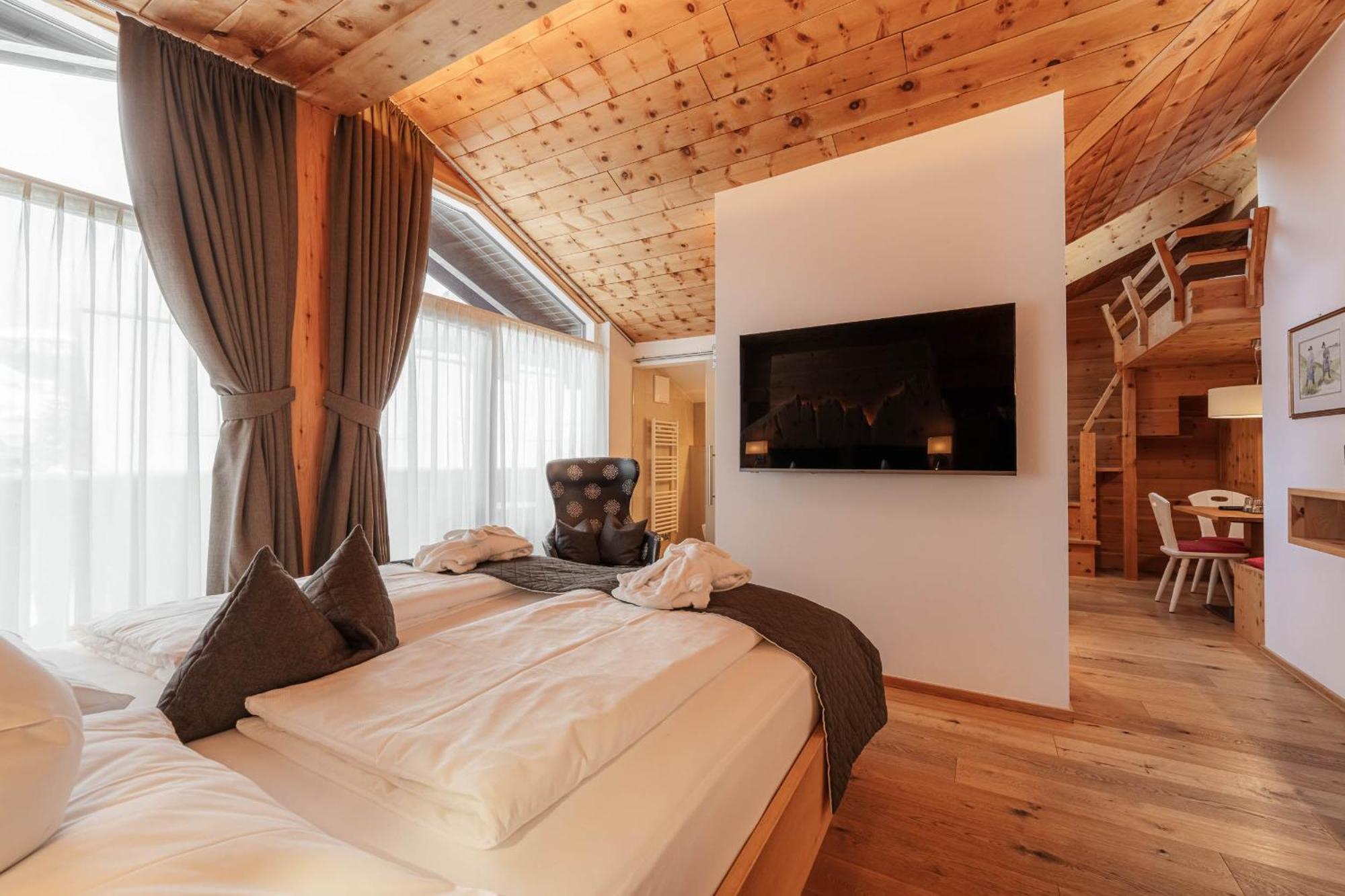 Chalet Elisabeth Dolomites Alpin & Charme Σέλβα ντι Βαλ Γκαρντένα Εξωτερικό φωτογραφία
